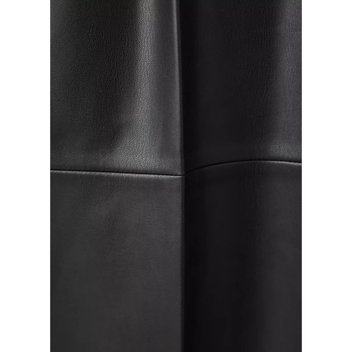 Pantalon large en cuir synthétique noir, MANGO