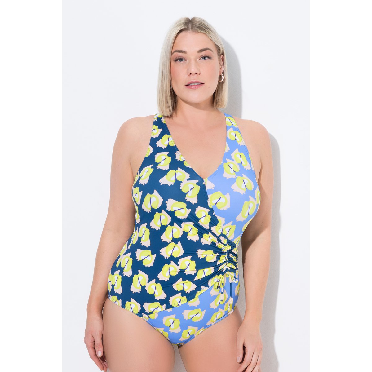 Maillot de bain à bonnets souples. Bretelles bleu capitaine, ULLA POPKEN