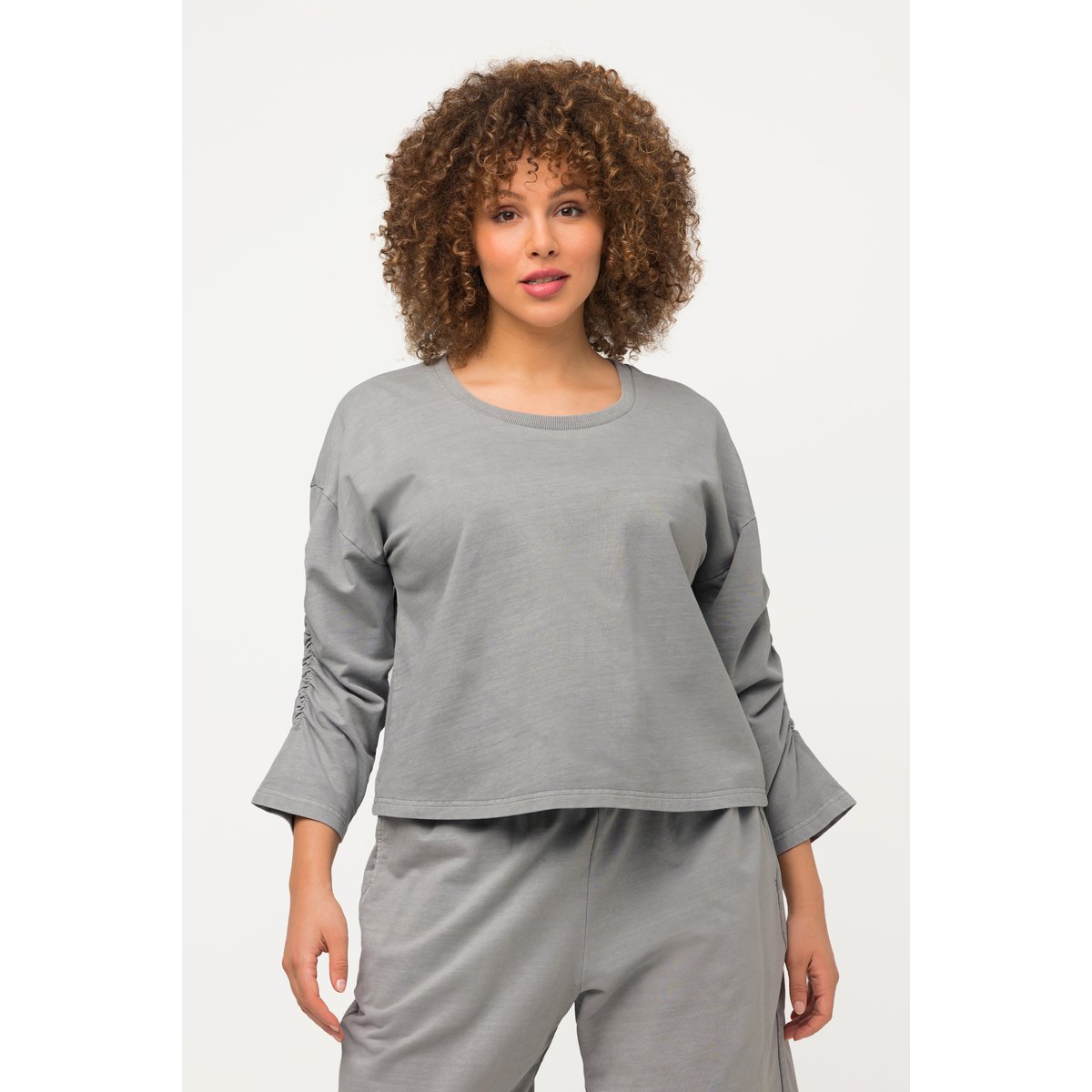 Sweat-shirt court et oversized. Col rond gris clair chiné, ULLA POPKEN