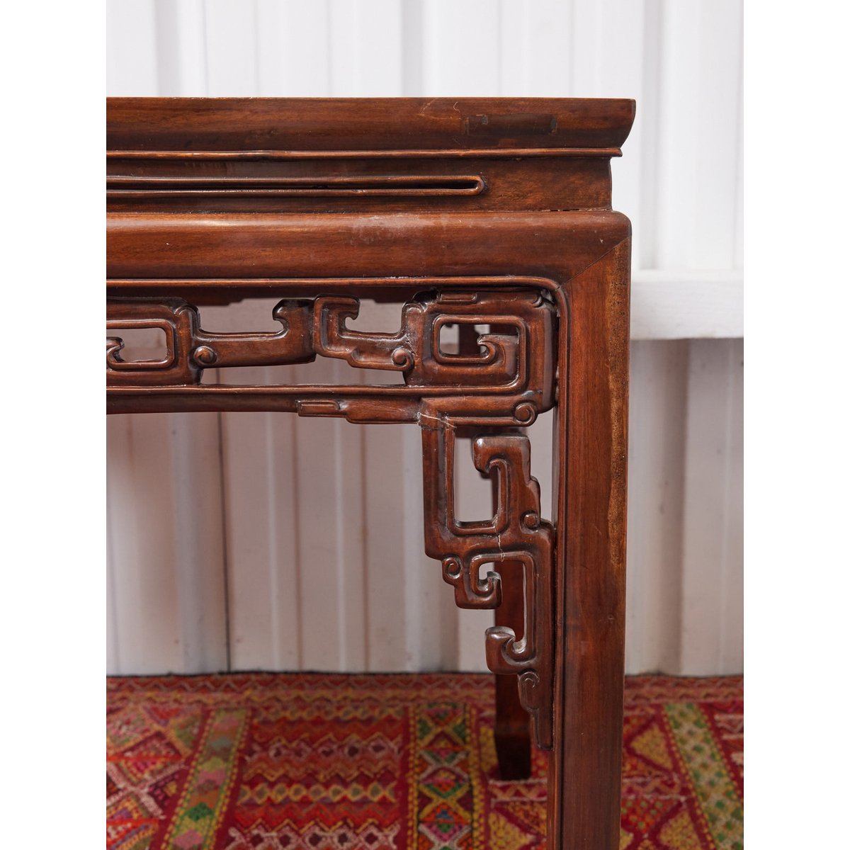 Table à manger chinoise en bois sculpté Romy N°1450 - Bon état blanc, DEBONGOUT
