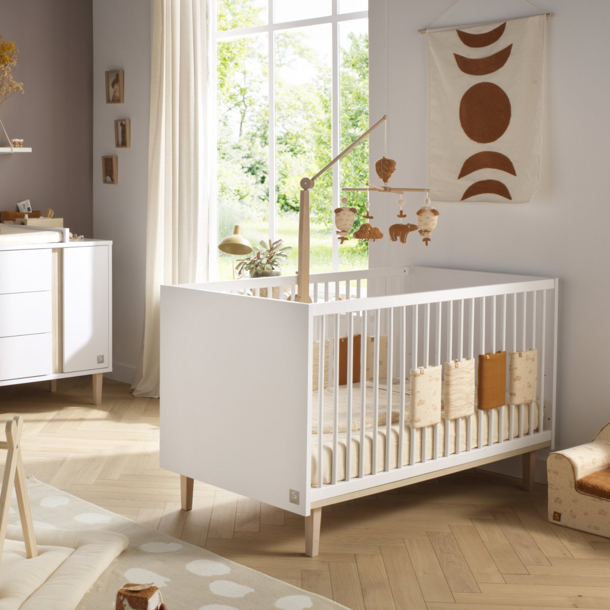 Lit évolutif sur pieds bois blanc/marron, SAUTHON