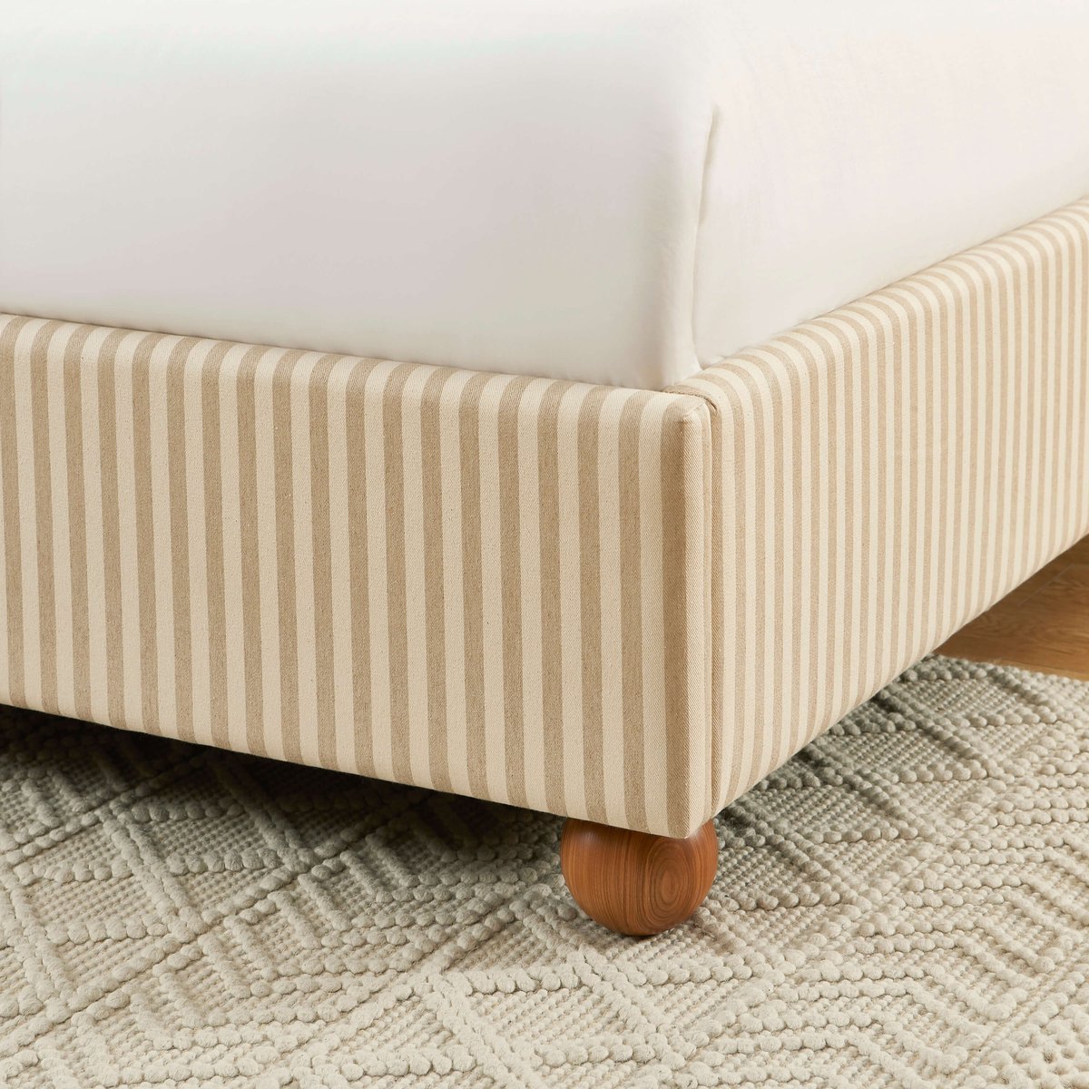 Lit coffre avec sommier relevable PILKA beige et écru, SORELH