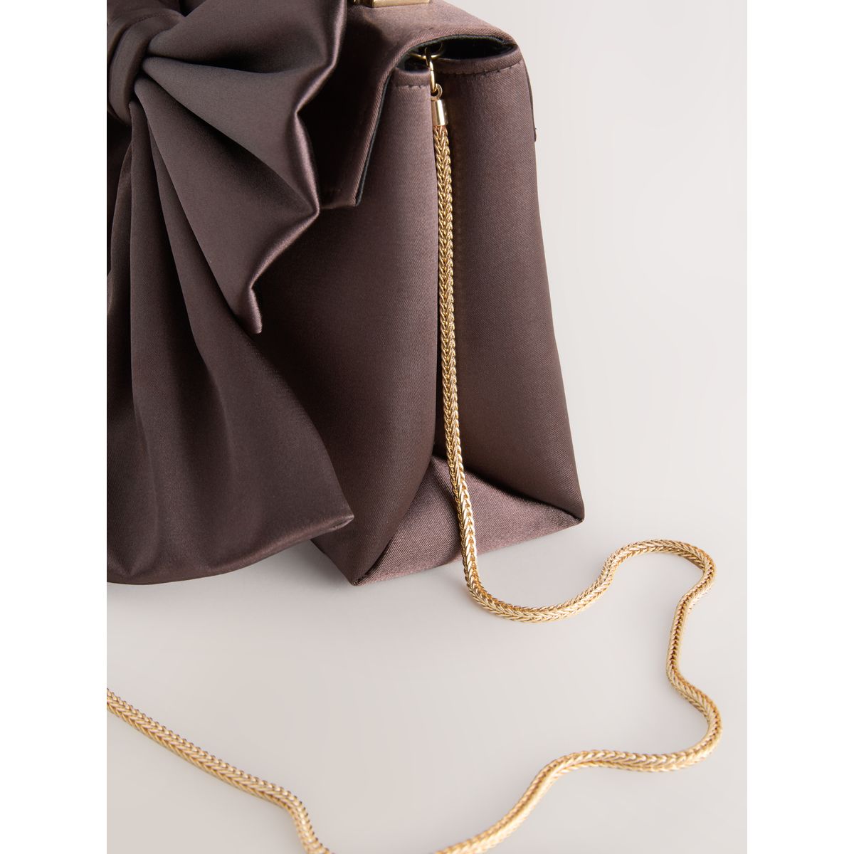 Sac à main avec nœud effet satin marron chocolat, NEXT