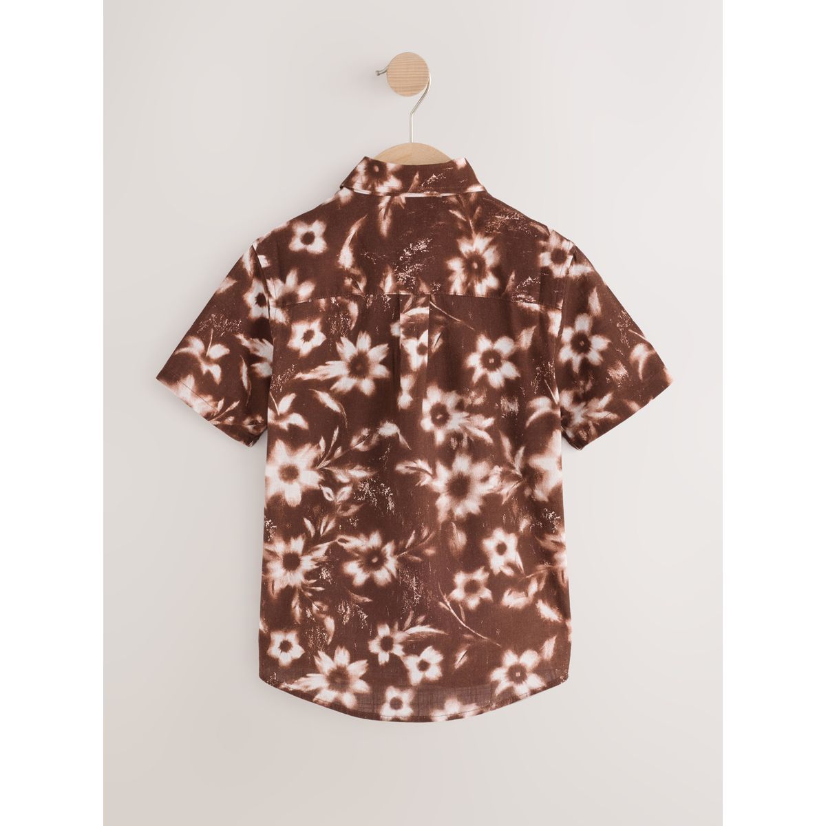 Chemise à manches courtes avec fleurs fleurs imprimées marron chocolat sur toute la surface, NEXT