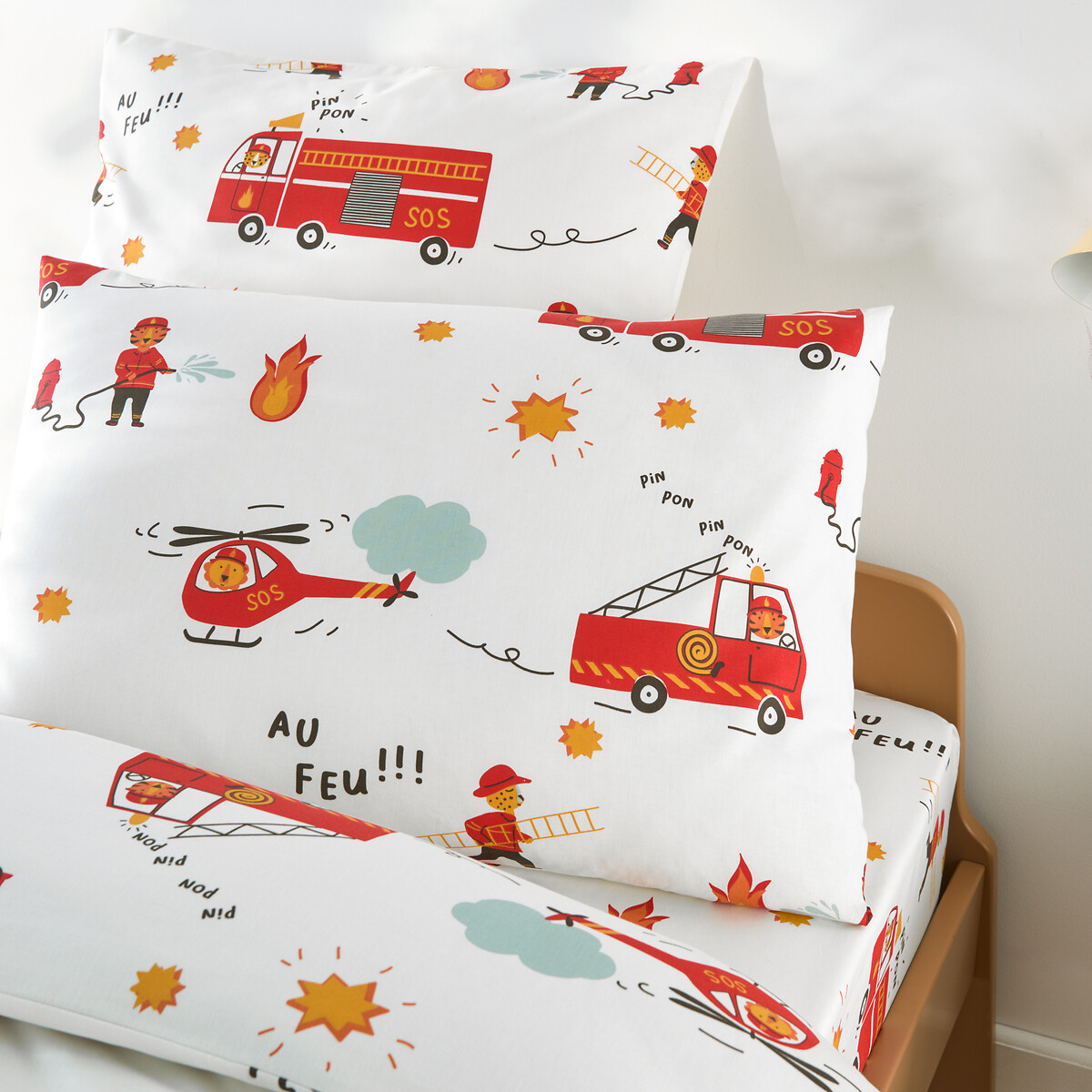 Taie d'oreiller enfant, en 30% coton recyclé, imprimé pompiers, POMPIER BIS blanc, SO'HOME