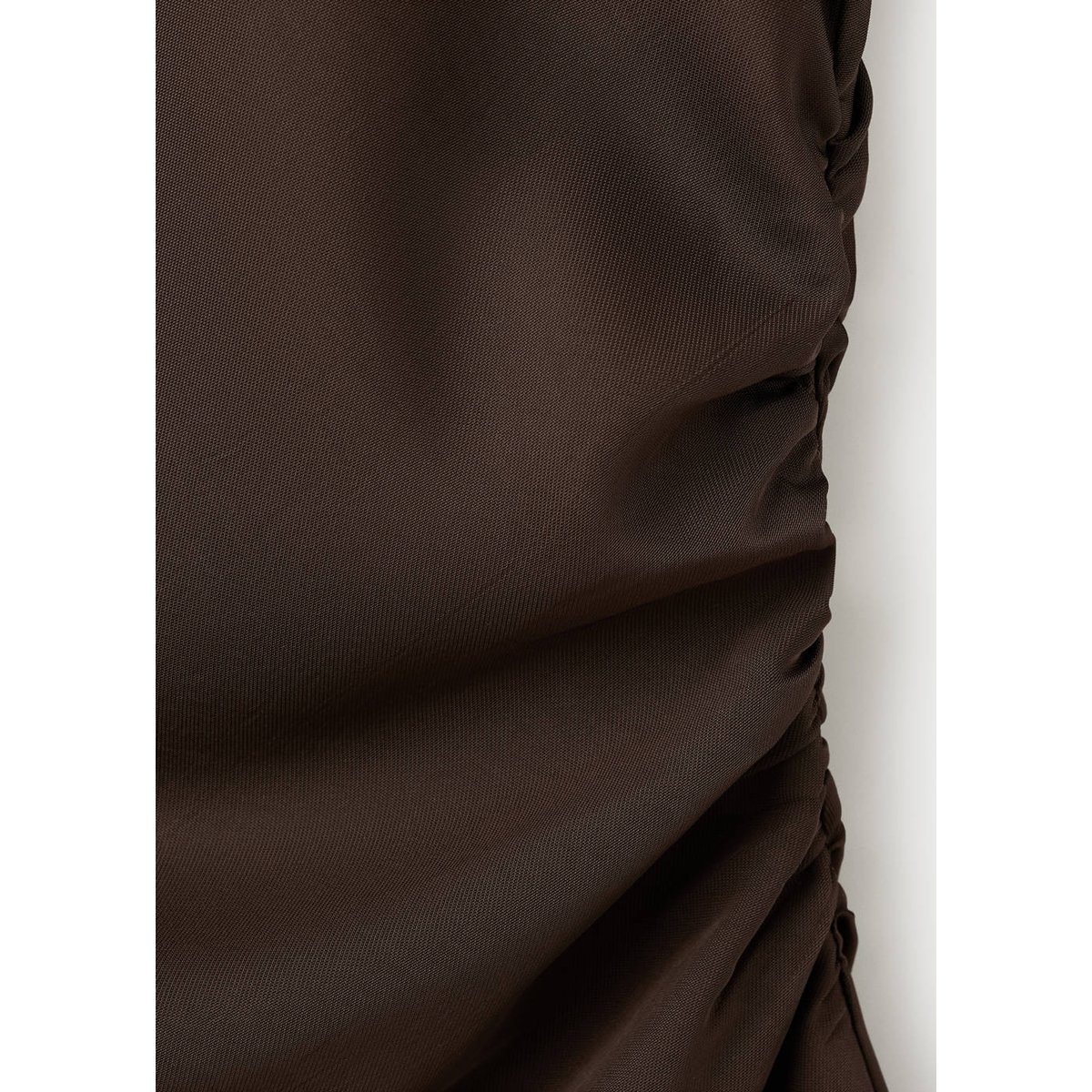 Robe asymétrique froncée latérale marron, MANGO