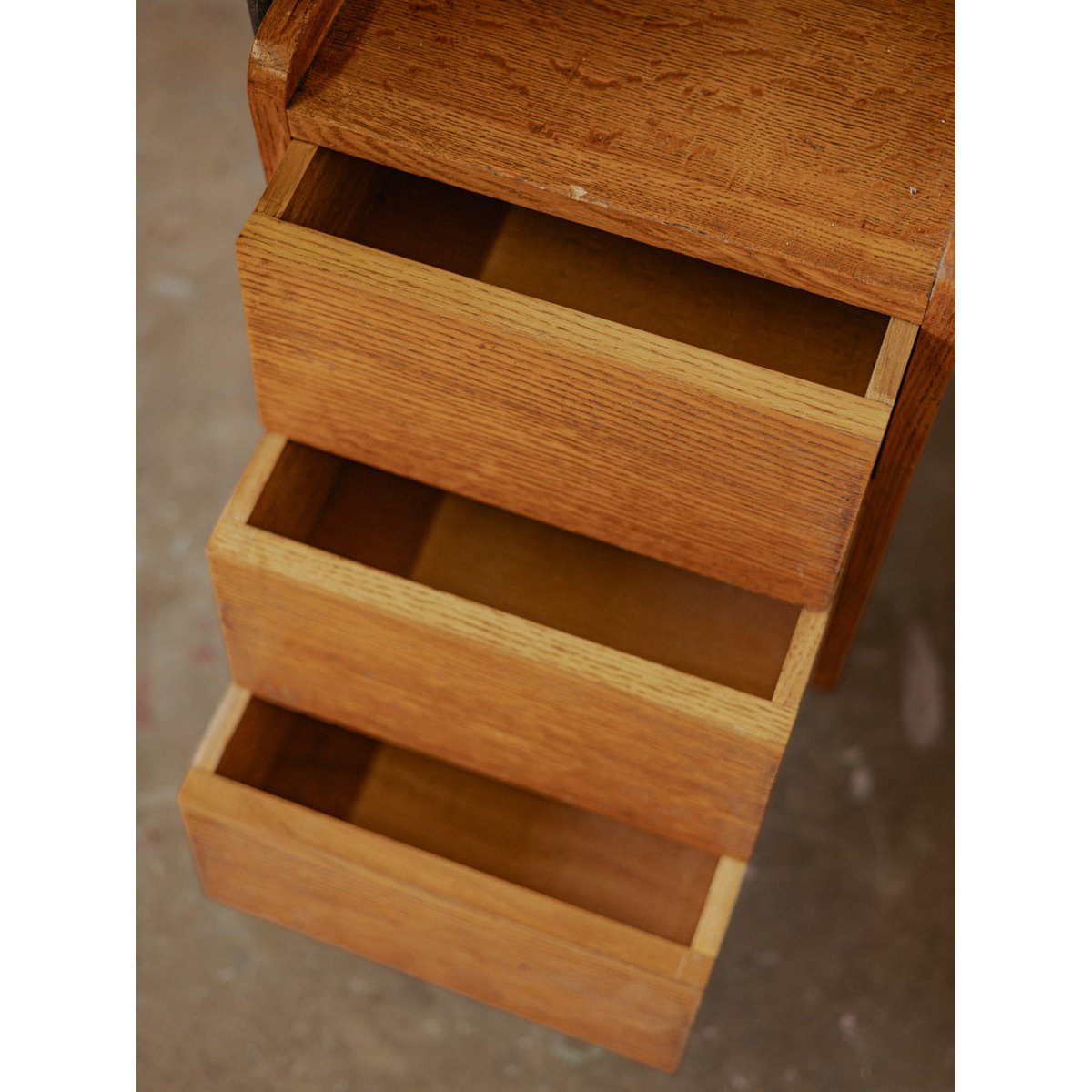 Bureau années 50 en bois Edouard N°628 - Bon état bois clair, DEBONGOUT