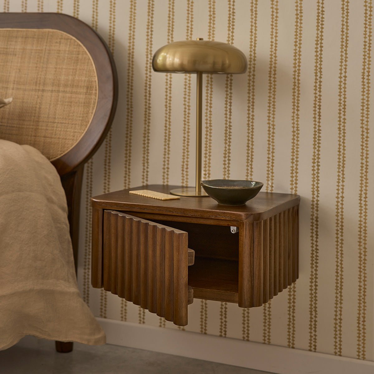Table de chevet en bois massif suspendue 45 cm TRINIDAD marron, BERAH GETAH