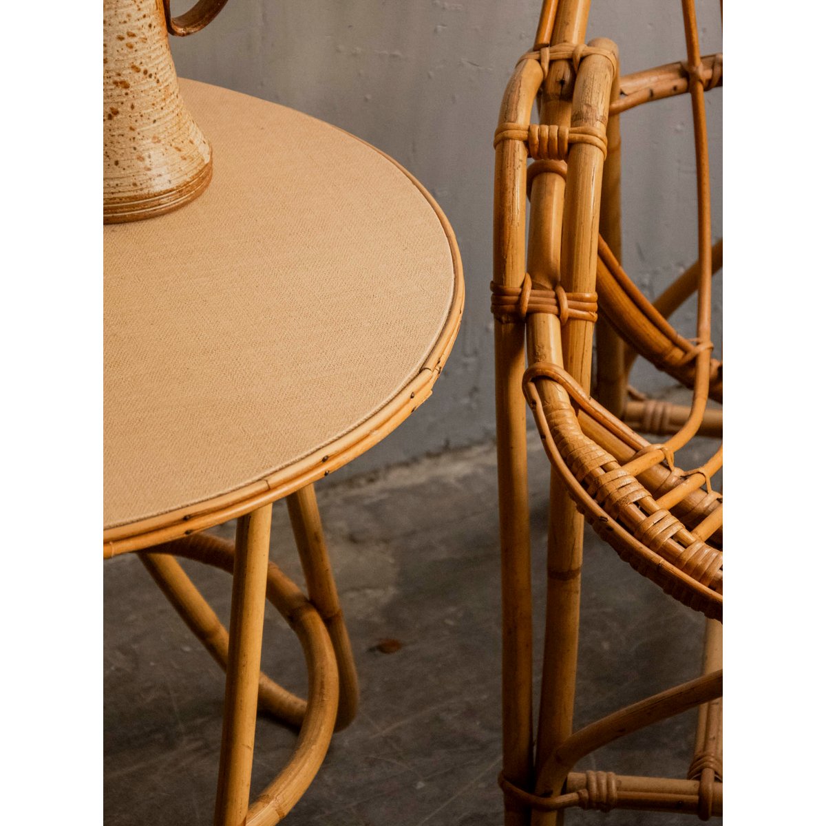 Table basse en rotin et bois teint en beige Léonie N°937 - Bon état beige, DEBONGOUT