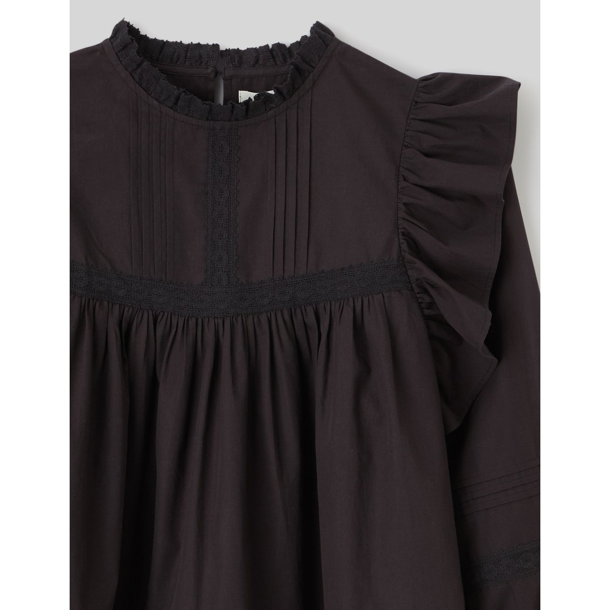 Blouse à volant noir, BZB