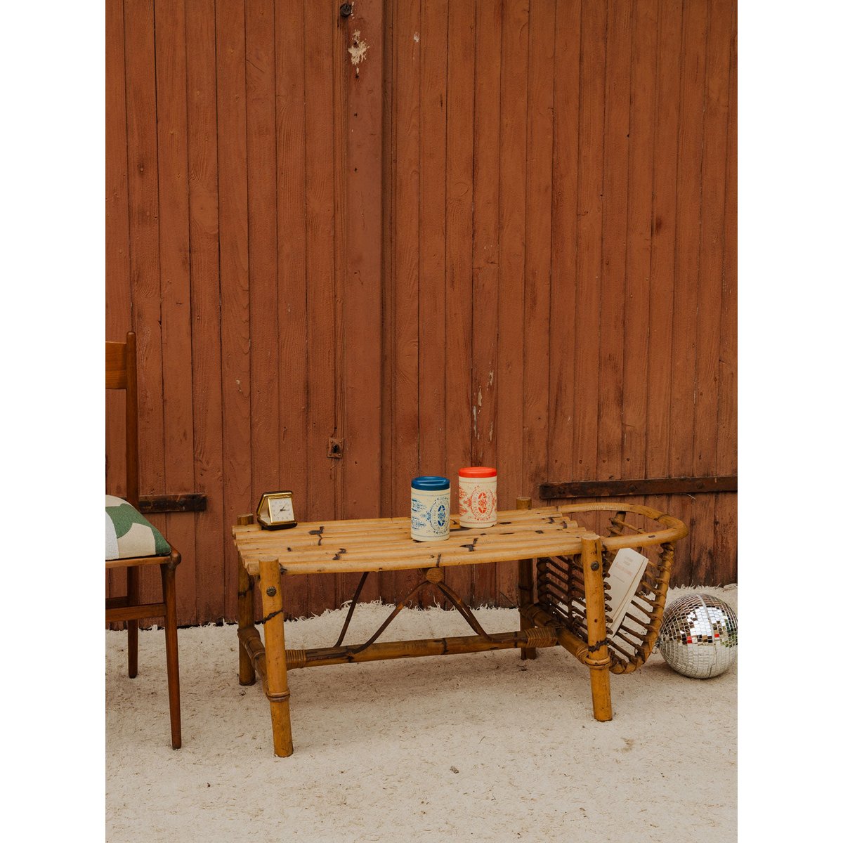 Table basse avec porte-revues en rotin Léonie N°1594 - Bon état bois clair, DEBONGOUT
