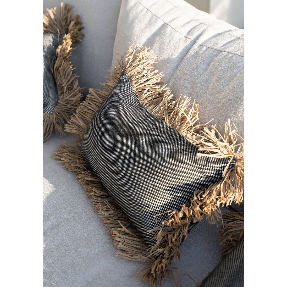 Housse de coussin en coton et raphia BONITA noir beige, BAZAR BIZAR