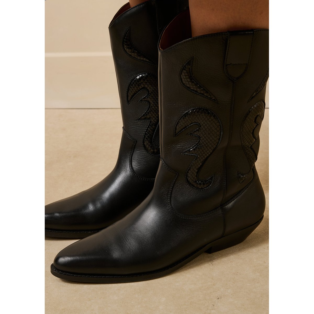 Bottines en cuir style western noir, LA FEE MARABOUTEE