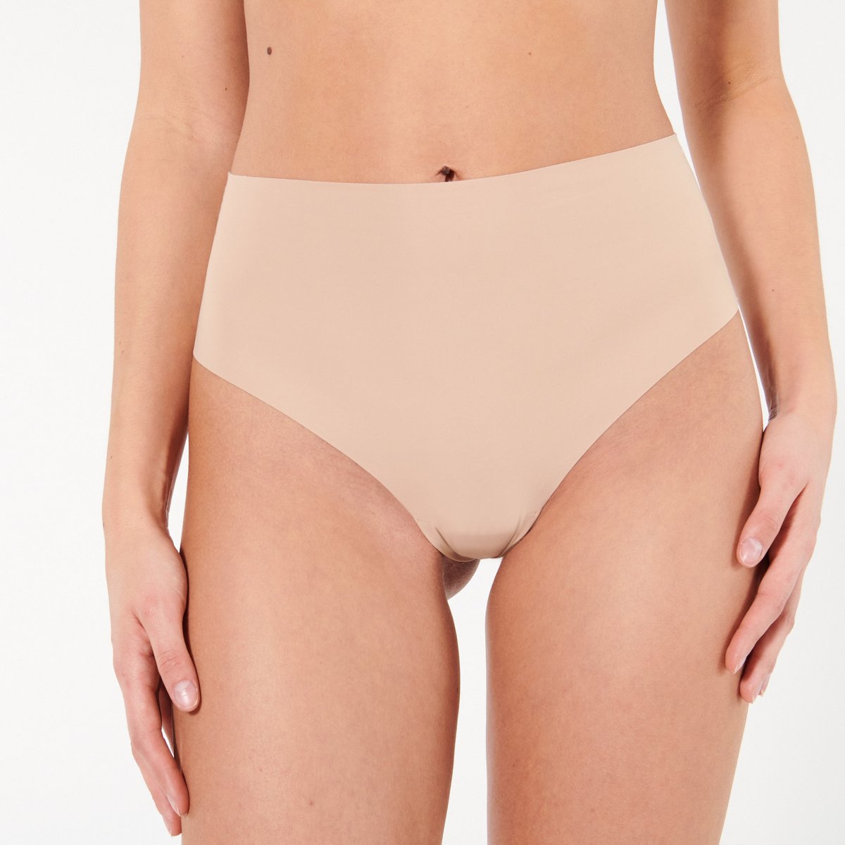 String taille haute en microfibre INVISIBLIZ SMO beige, UNDIZ