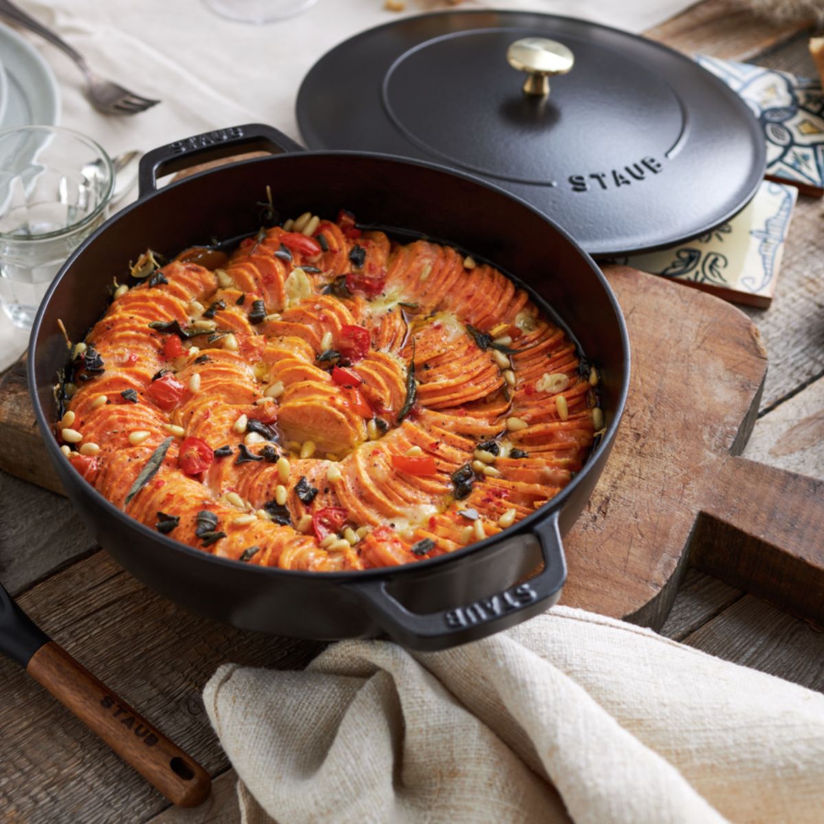 Sauteuse Chistera 24cm noir mat noir, STAUB