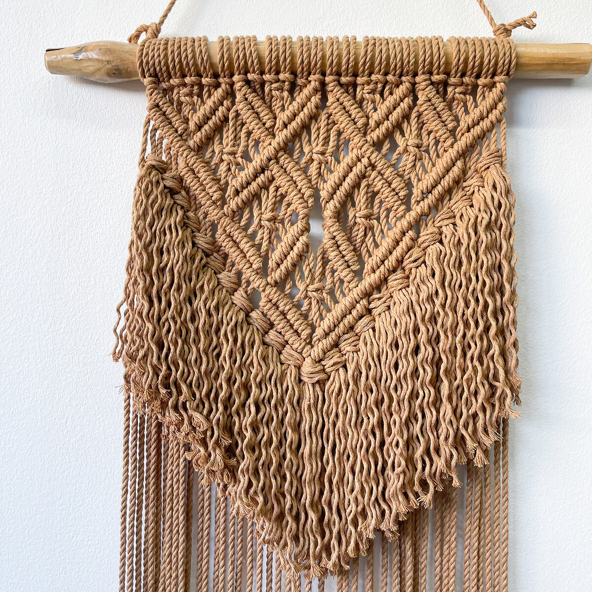 Decoração de parede em macramé LOURDES, Macramar castanho caramelo, MACRAMAR