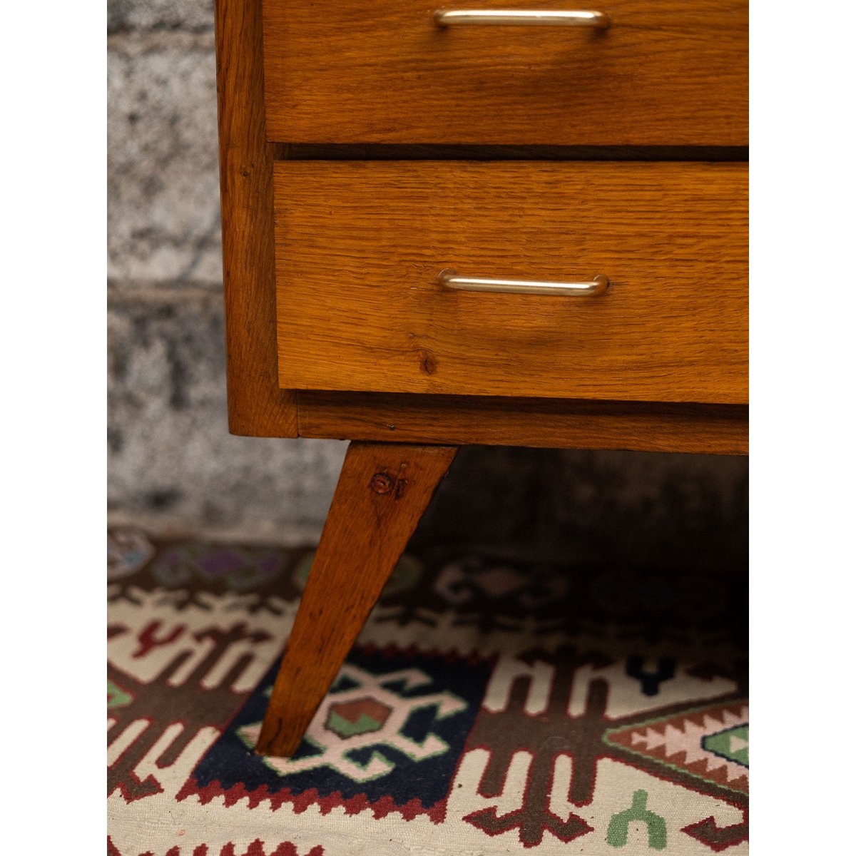 Commode chêne aux pieds compas Olga N°689 - Bon état bois clair, DEBONGOUT