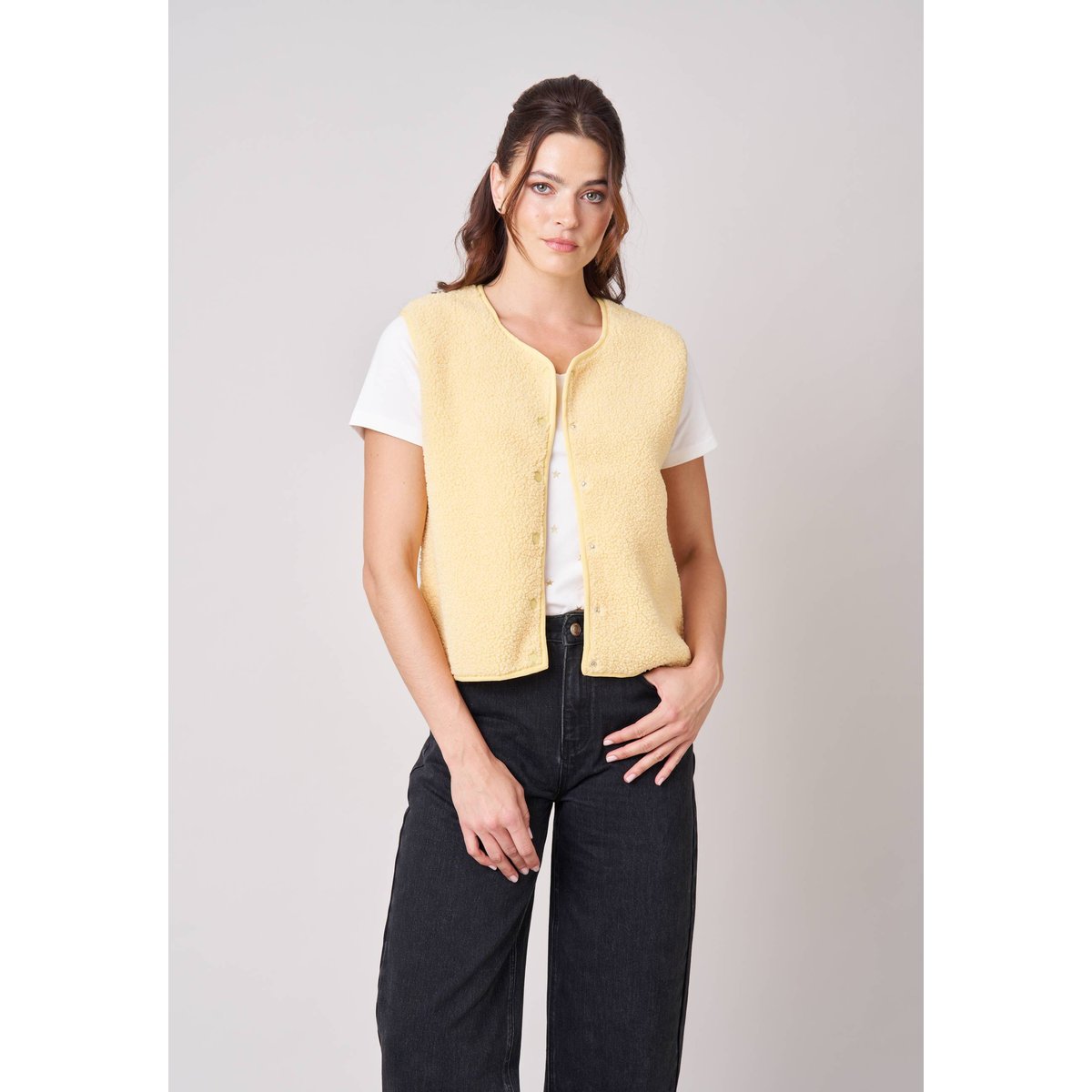 Gilet sans manches femme au toucher doux et texturé OLERA light yellow, DEELUXE