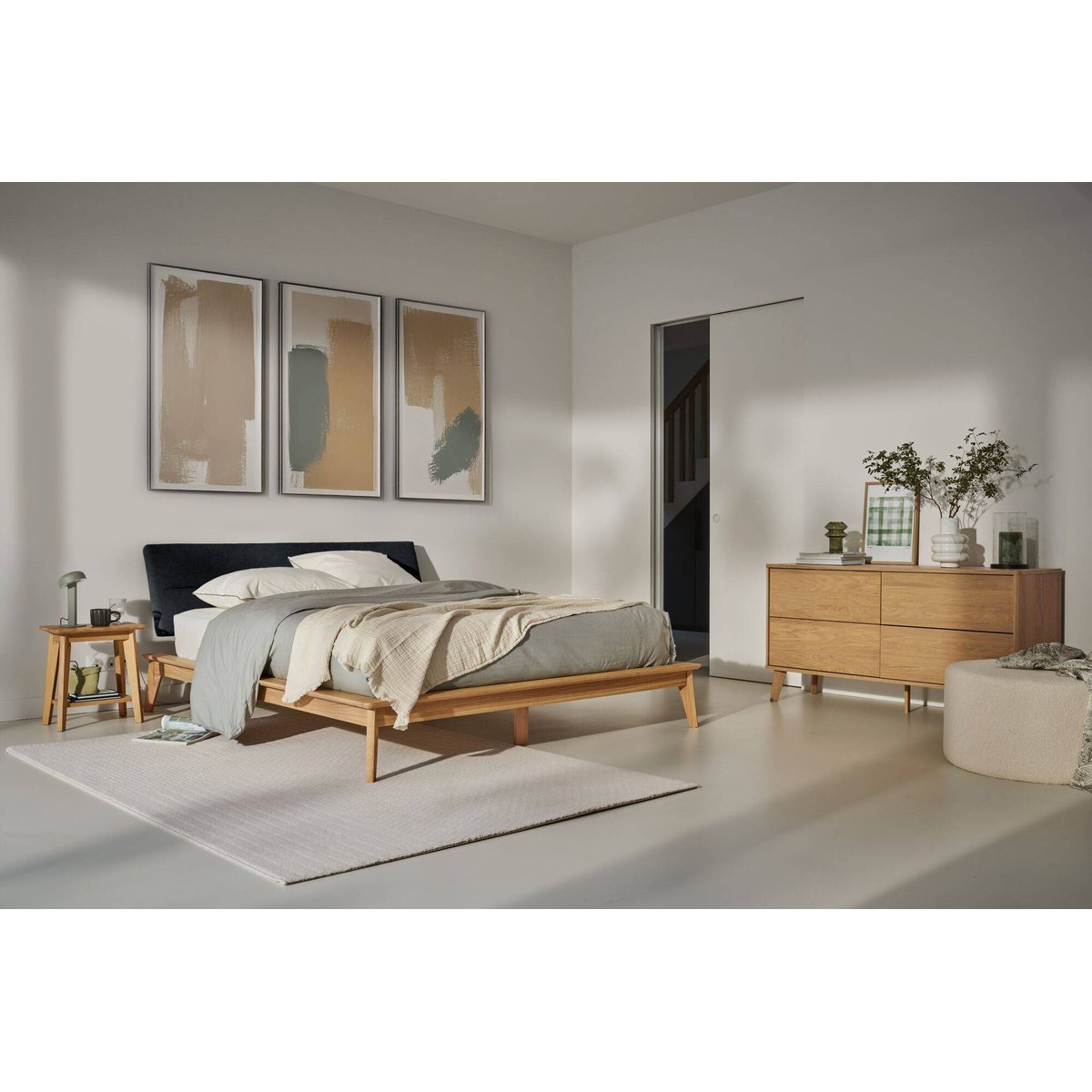 Lit bois avec tête de lit tissu Atia gris foncé, CAMIF
