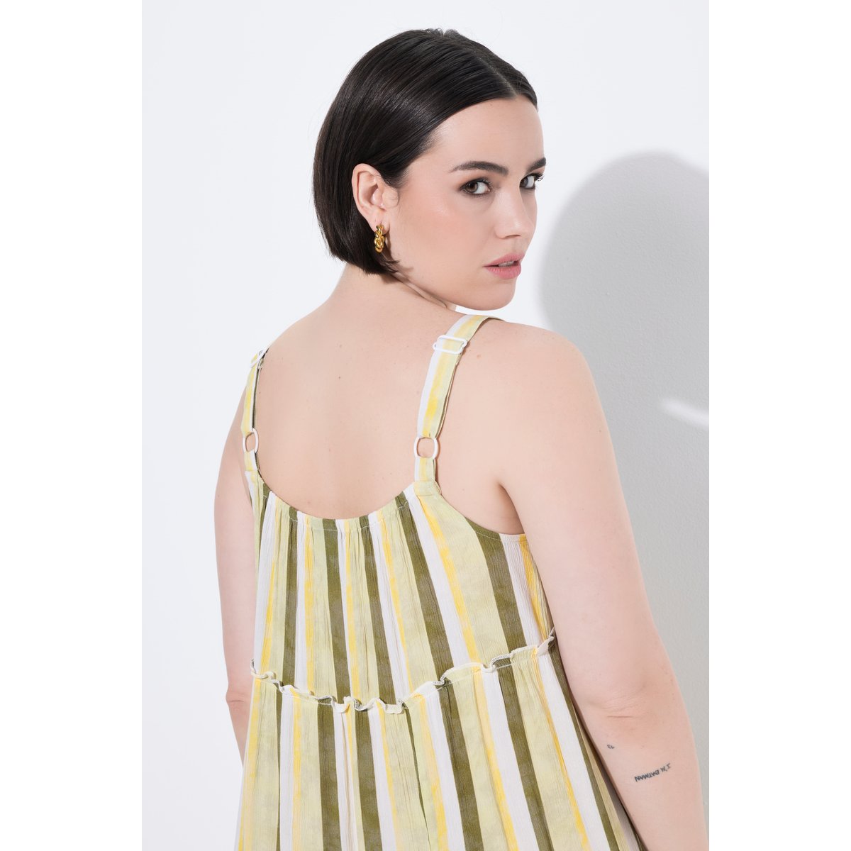 Robe midi à bretelles. Motif rayé. Coupe olive clair, ULLA POPKEN