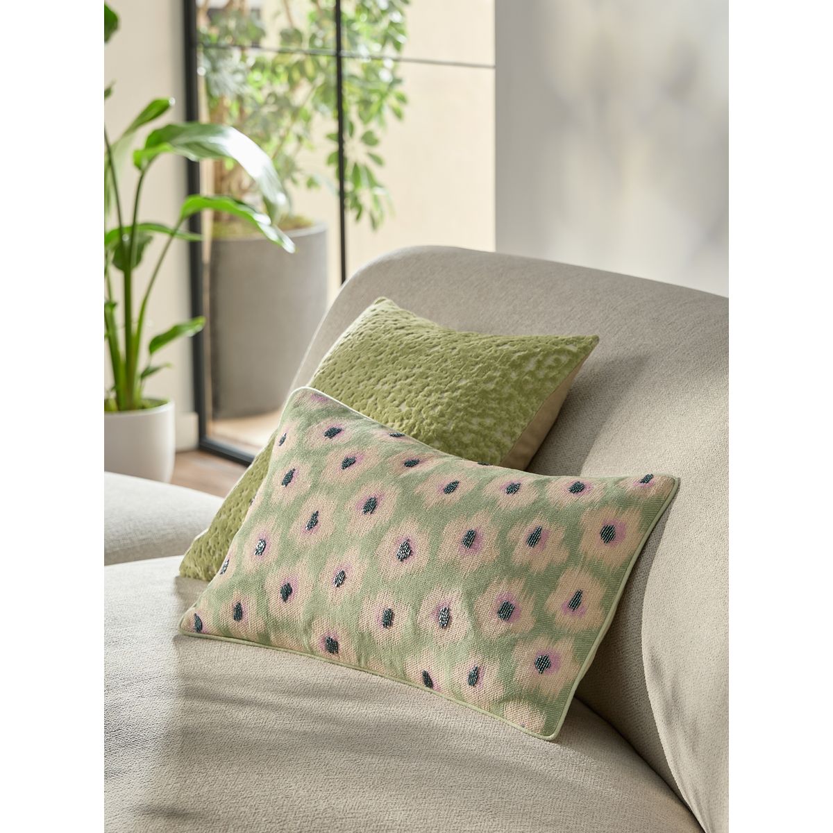 Coussin orné à motif abstrait 40 x 59 cm vert, NEXT