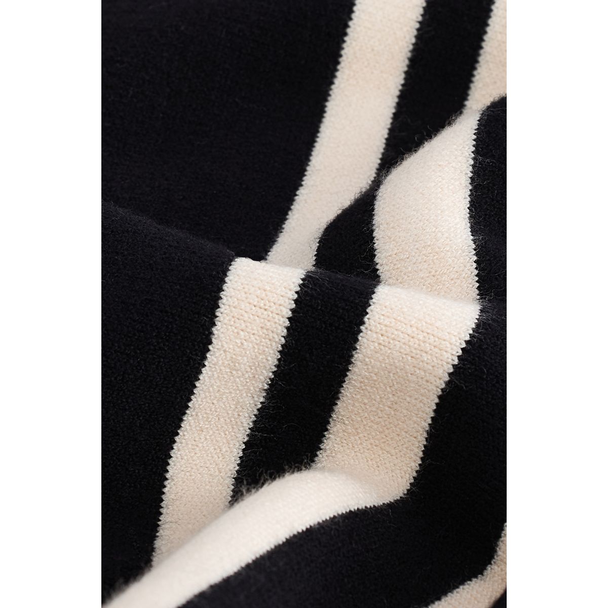 Pull ras du cou compact et confortable fendu rayure monochrome noir/crème écru, NEXT