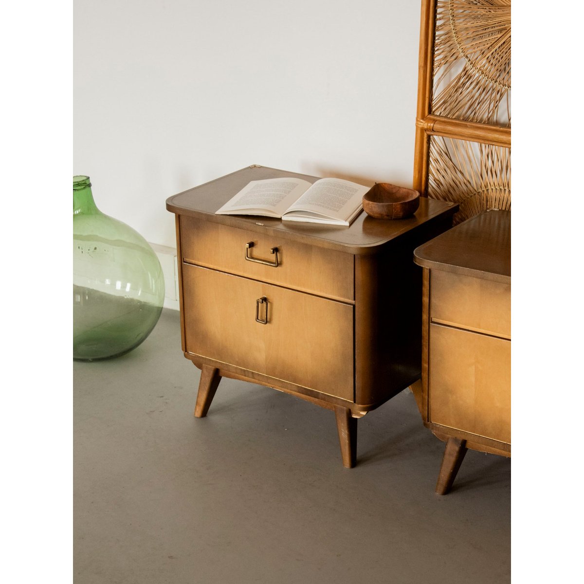Paire de tables de chevet mid-century Maïa N°1582 - Bon état bois clair, DEBONGOUT