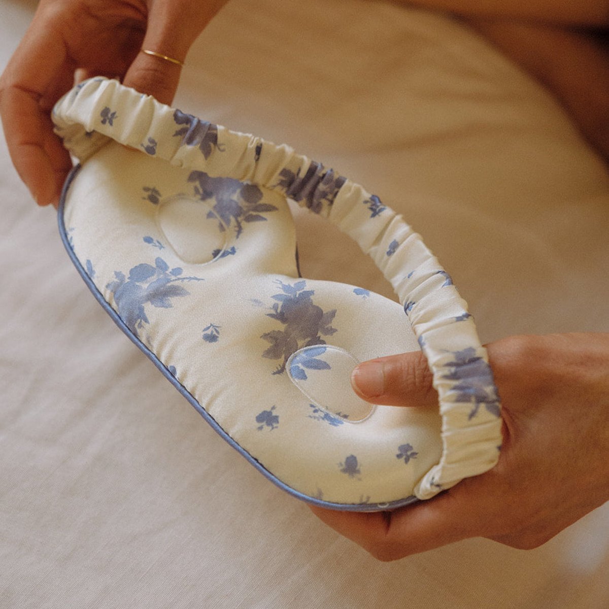 Masque de sommeil Soin des cils 100% pure soie fleurs de bleuet, EMILY'S PILLOW