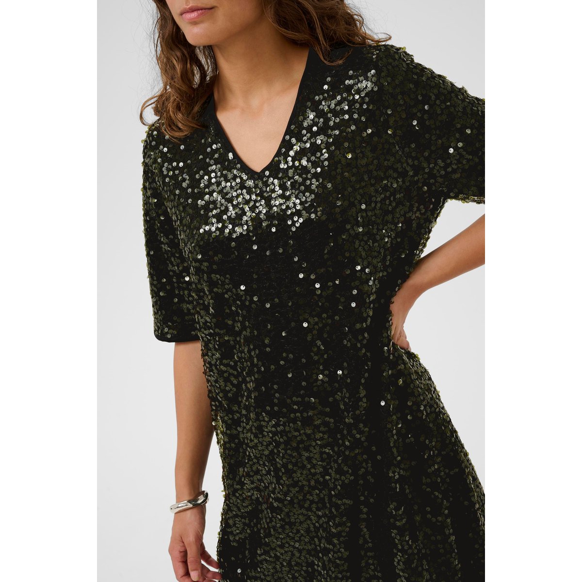 Robe vert olive night, CULTURE