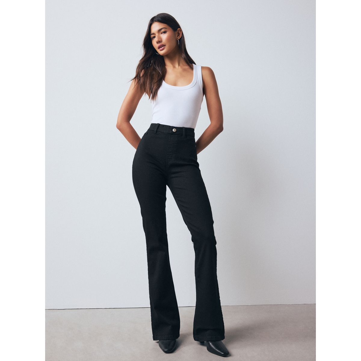 Jean évasé à enfiler taille haute coupe flexi noir, NEXT