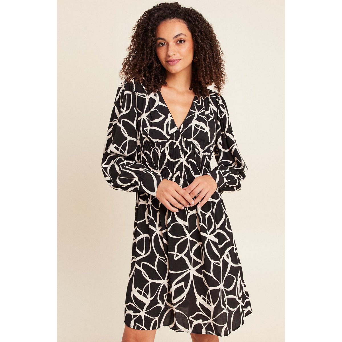 Robe courte évasée col v manches longues noir, BREAL