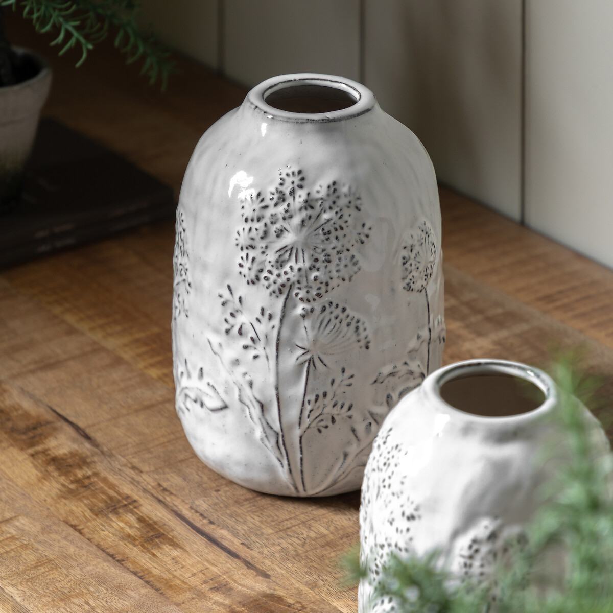 Meadow 20cm Embossed Ceramic Vase grey, ÉDITÉ