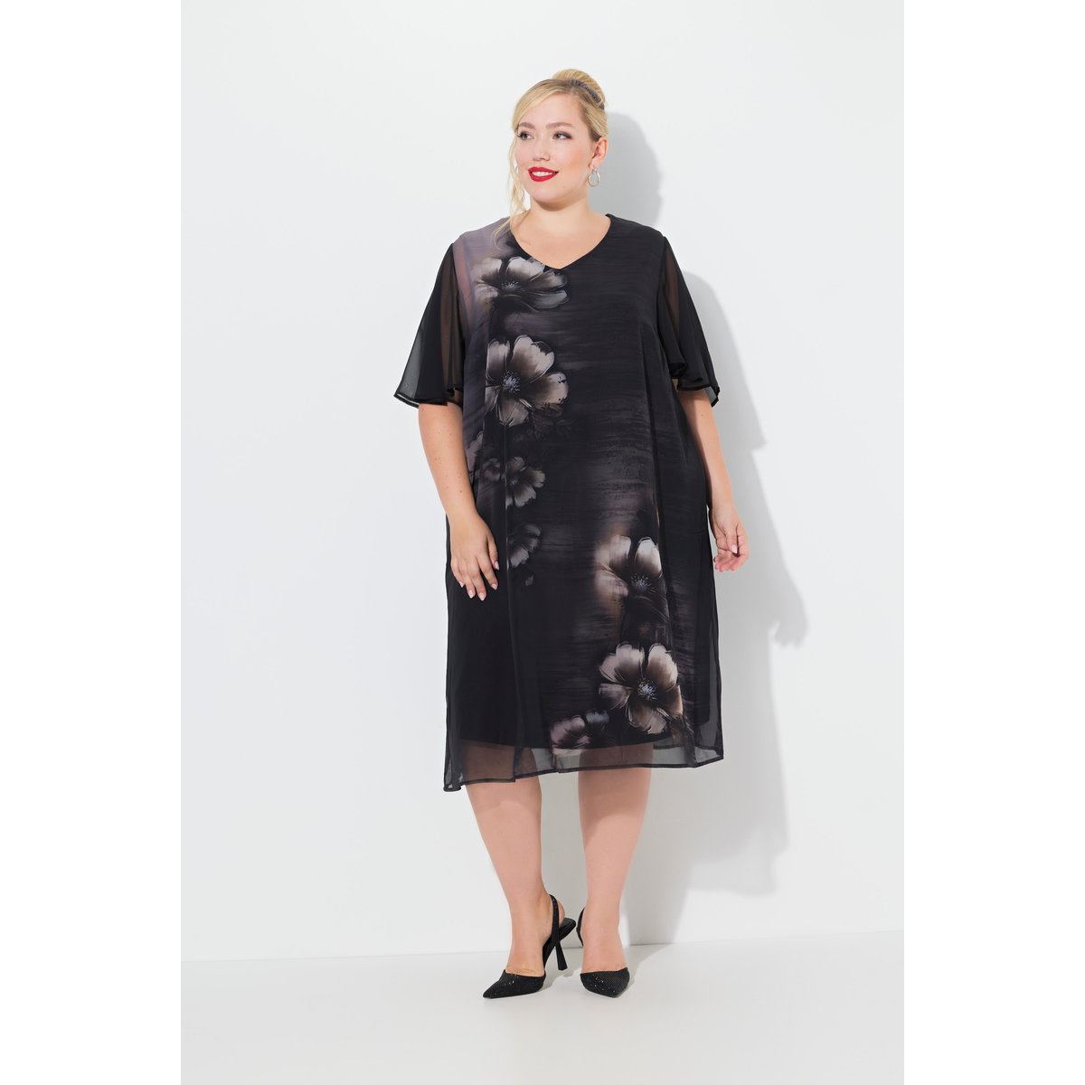 Robe à manches courtes et col en V classique noir, ULLA POPKEN