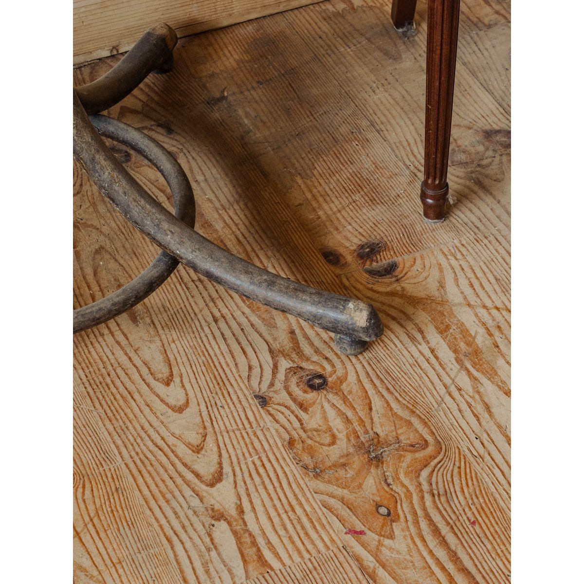 Porte-manteau en bois Max N°337 - Bon état bois foncé, DEBONGOUT