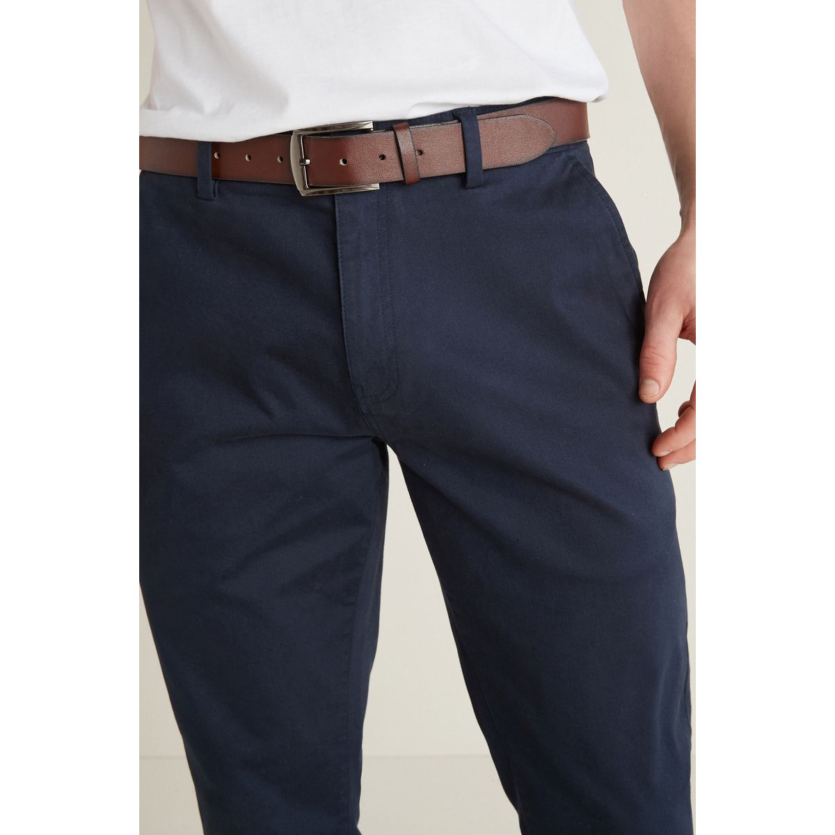 Pantalon chino doux au toucher avec ceinture bleu marine, NEXT
