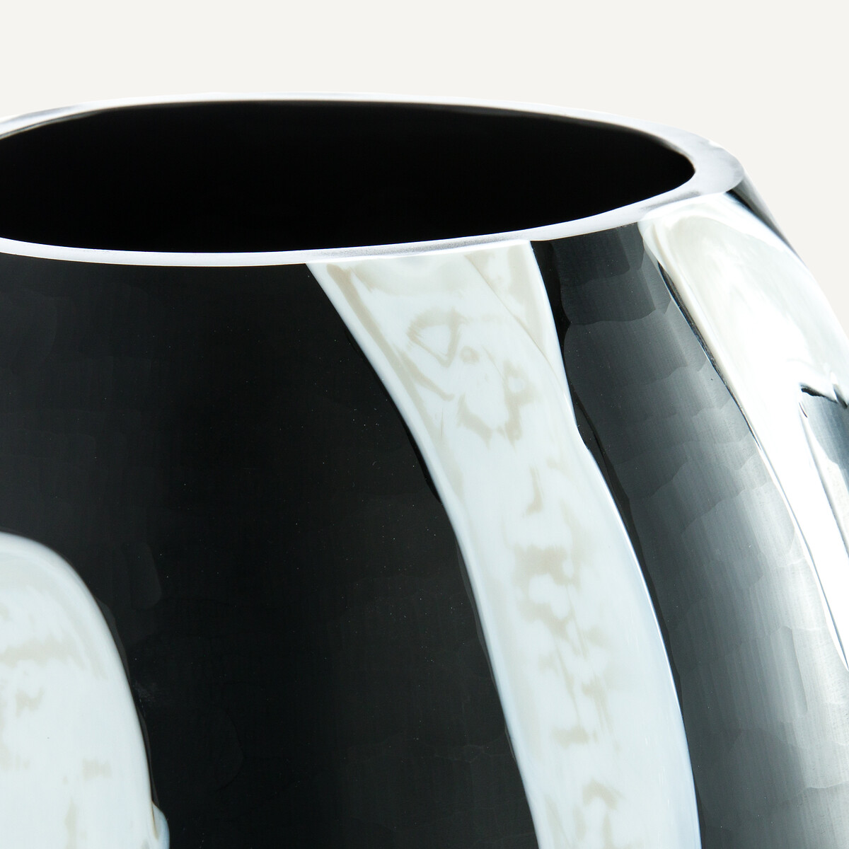 Vase en verre soufflé à la bouche, H26,5 cm, Neza noir/blanc, AM.PM