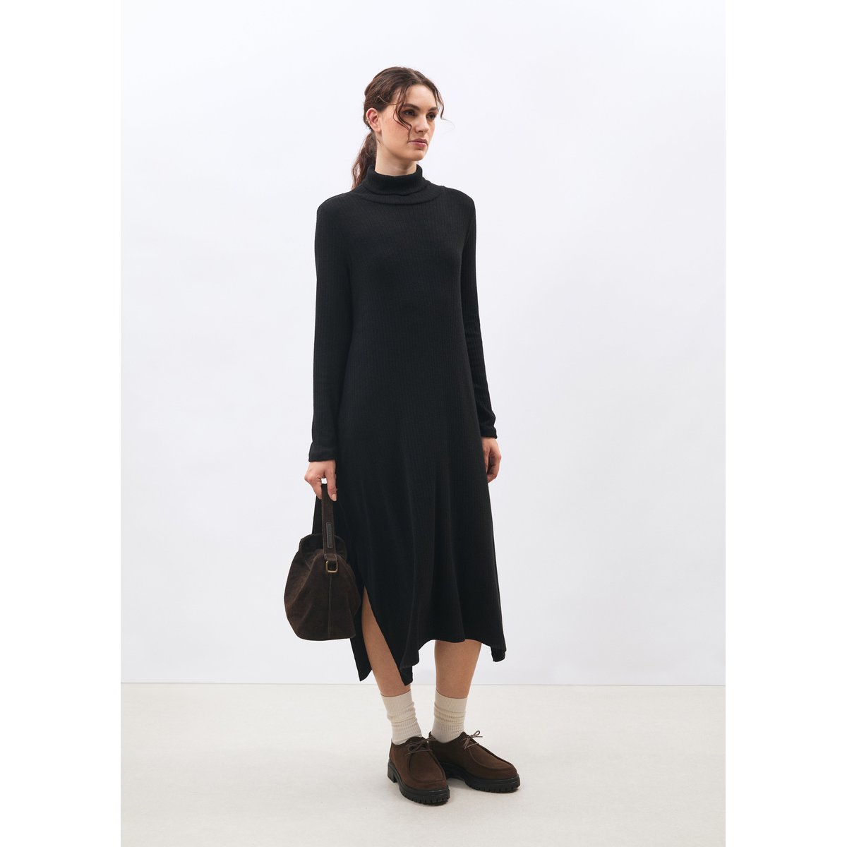 Robe midi asymétrique en maille côtelée manches longues noir, HUMILITY