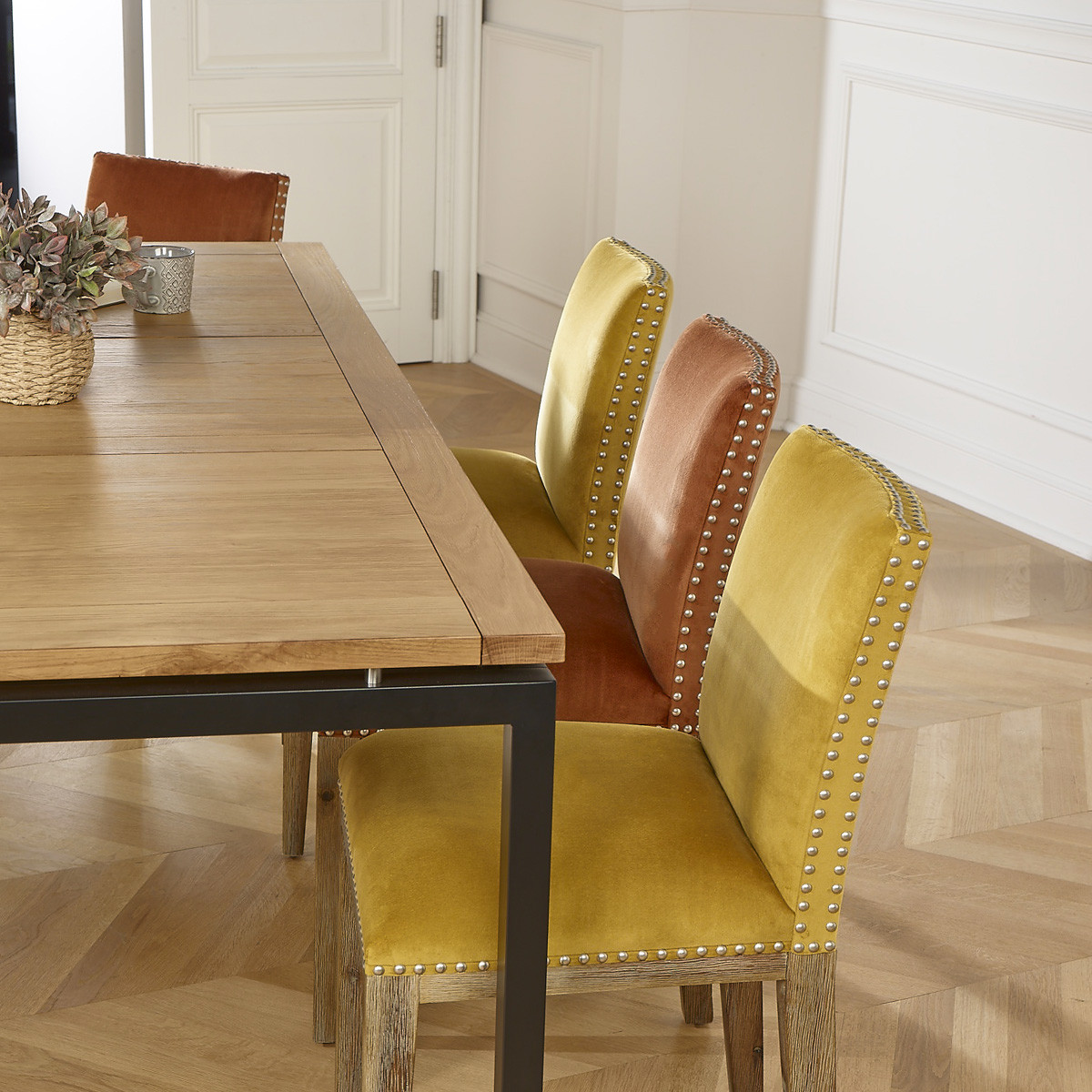 Lot de 2 chaises en acacia et velours clouté KENZA jaune moutarde, ROBIN DES BOIS