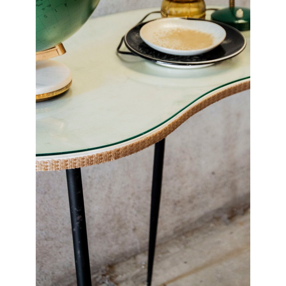 Table d'appoint en verre Hanna N°574 - Bon état blanc et noir, DEBONGOUT