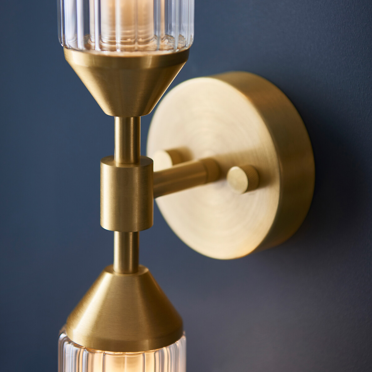 Remi Ribbed Glass Wall Light aged brass, ÉDITÉ