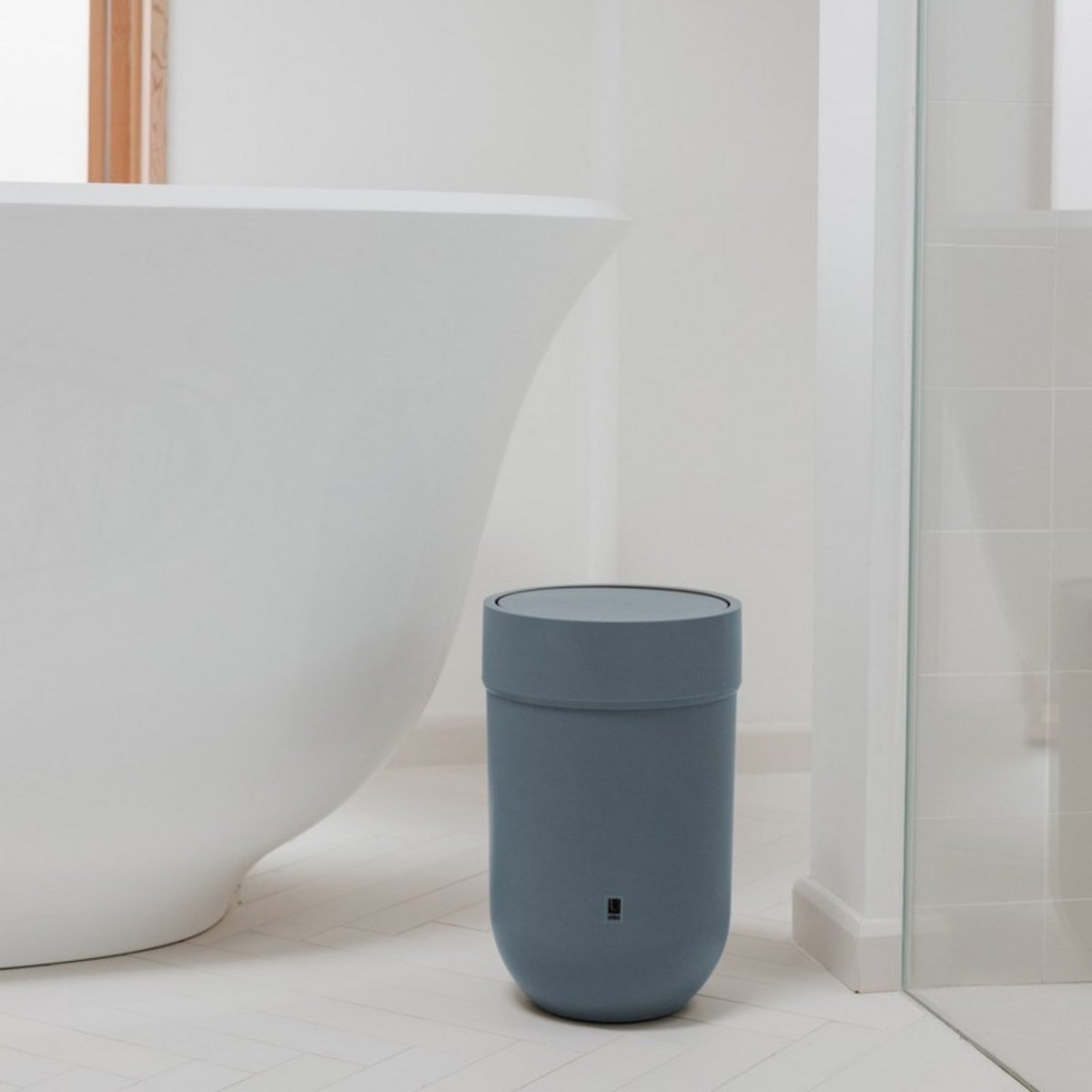 Poubelle salle de bain design  TOUCH gris bleu, UMBRA