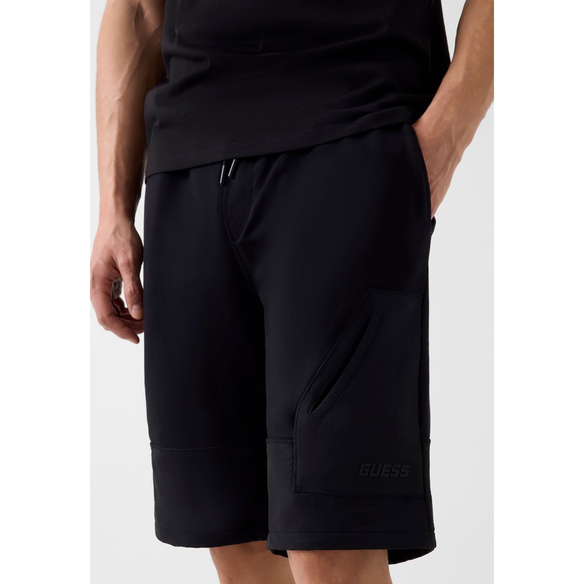 Shorts Cargo noir, GUESS