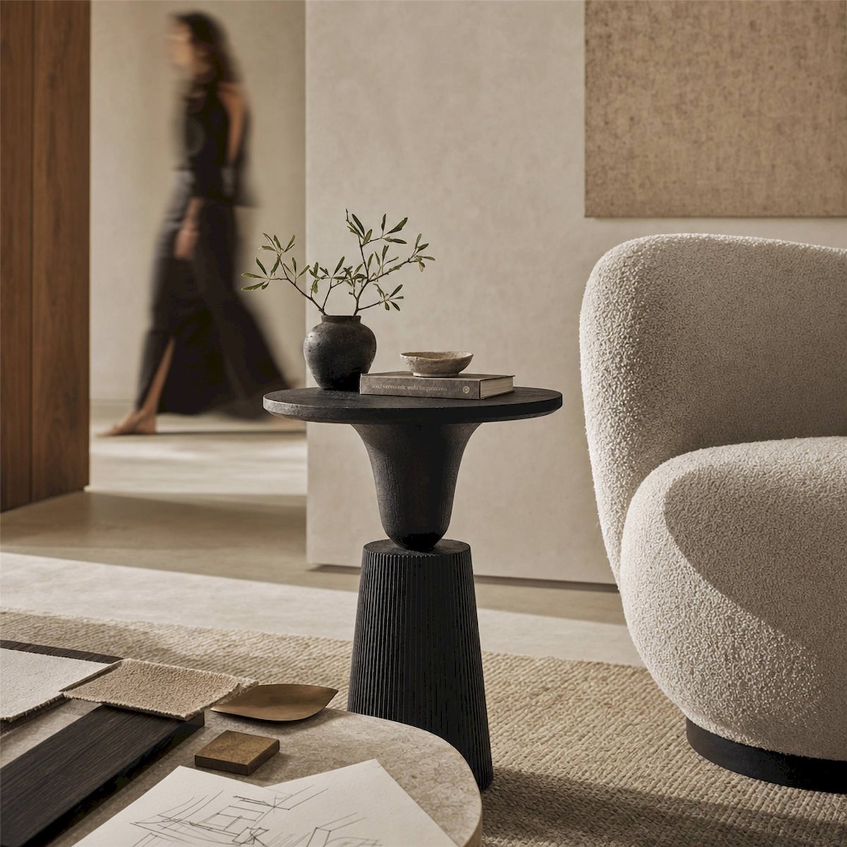 Table d'appoint sculpturale en manguier noir, RECOLLECTION