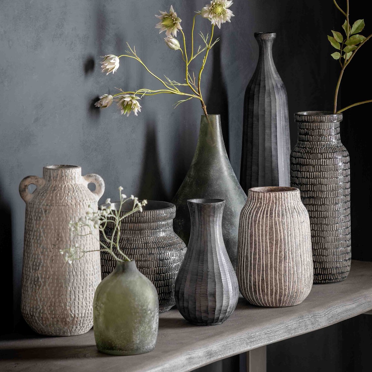 36cm Tall Textured Vase black, ÉDITÉ