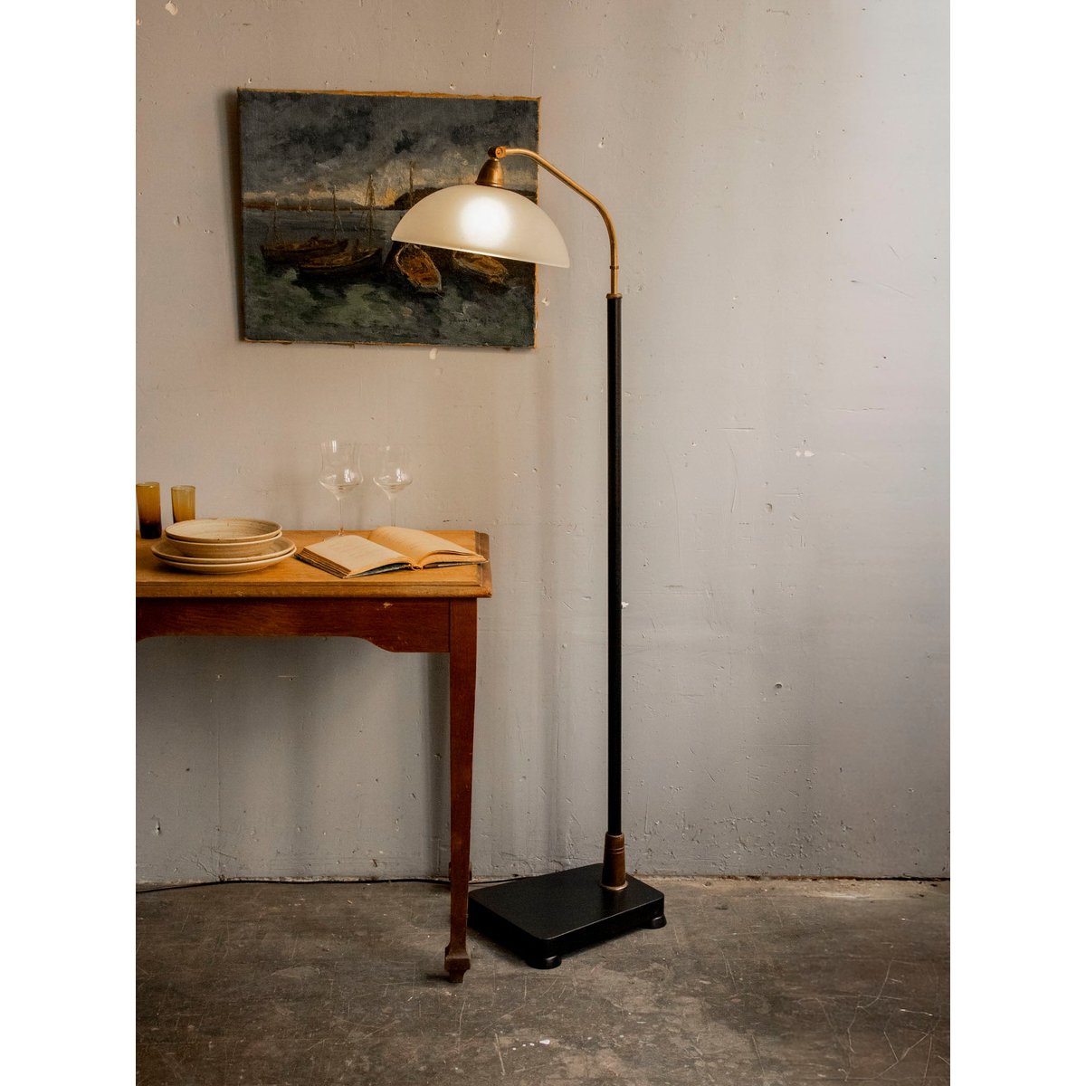 Lampadaire au globe en verre Julien N°372 - Bon état noir, DEBONGOUT