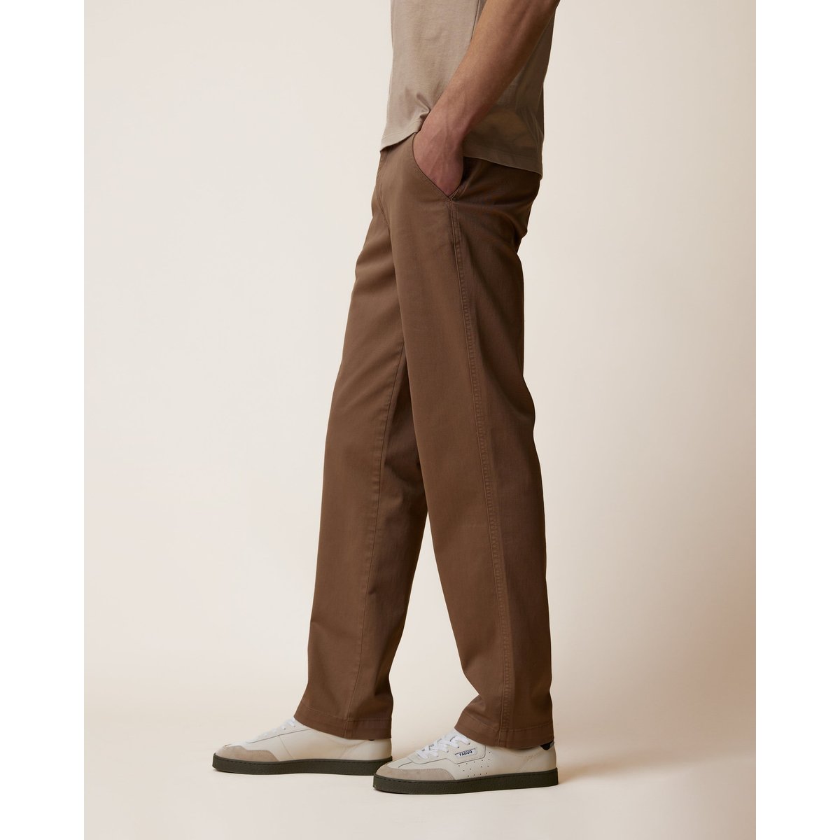 Chino en tissu sergé taupe, FAGUO
