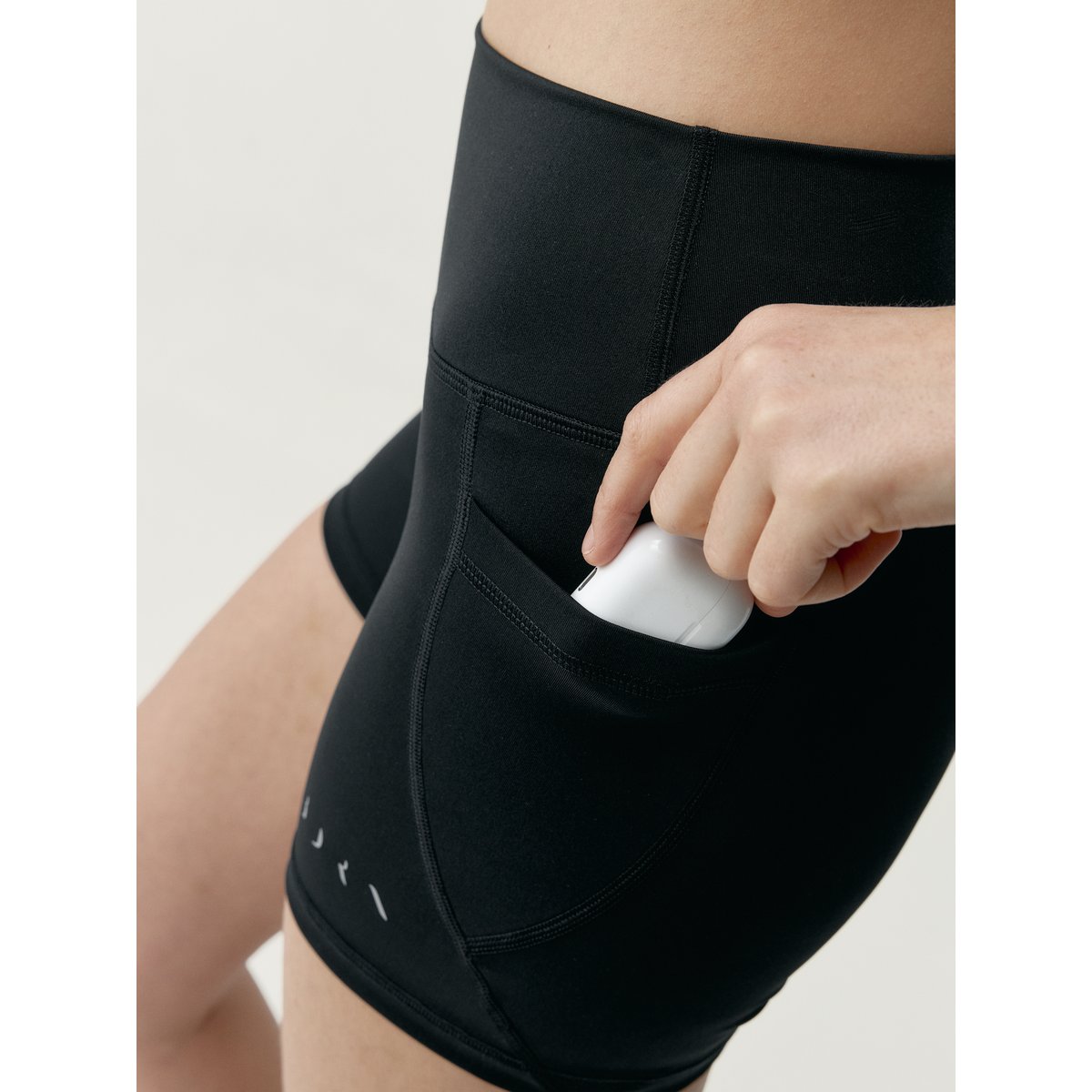 Short Moulant de Sport Performance EIDER noir, BORN