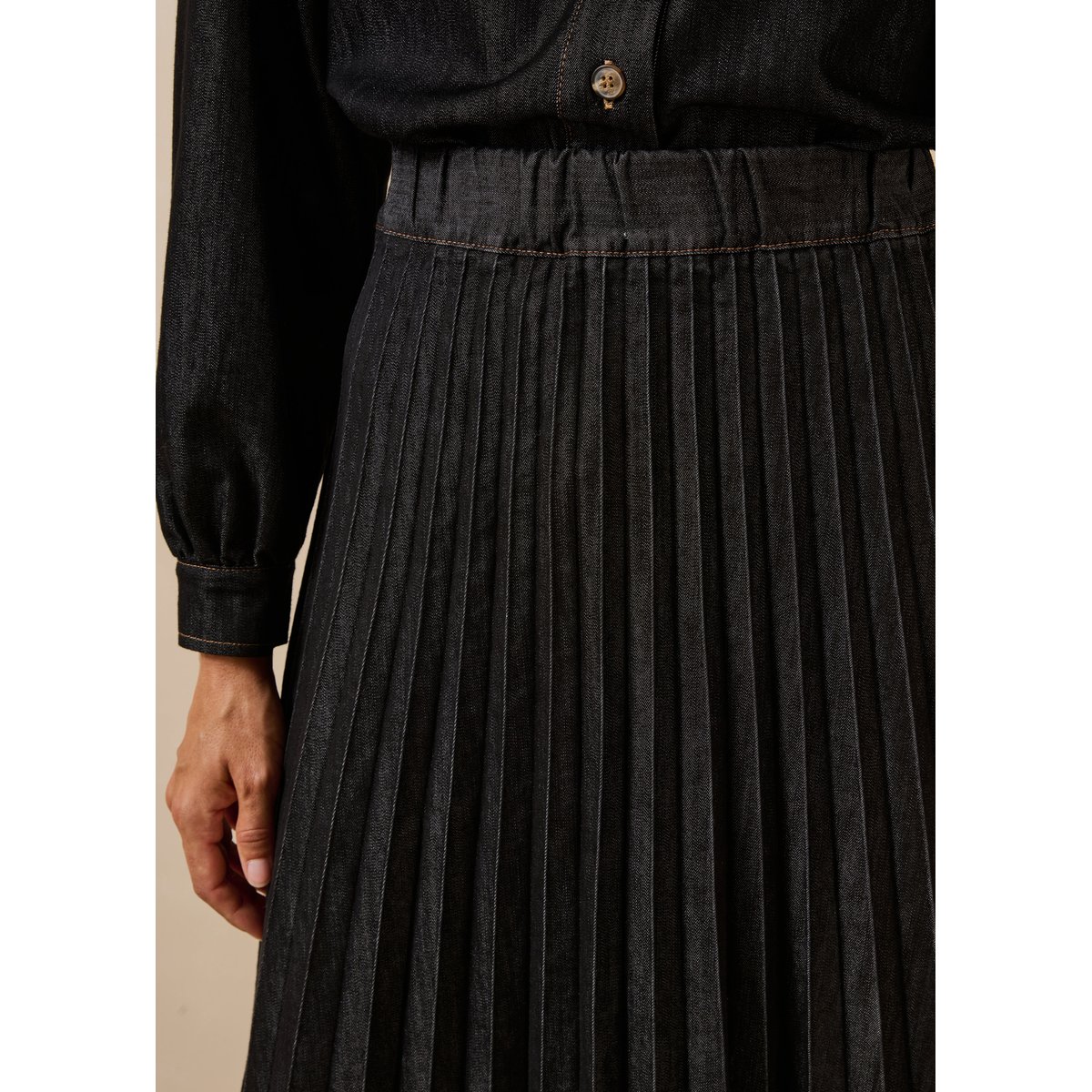Jupe longue plissée en jean noir, LA FEE MARABOUTEE