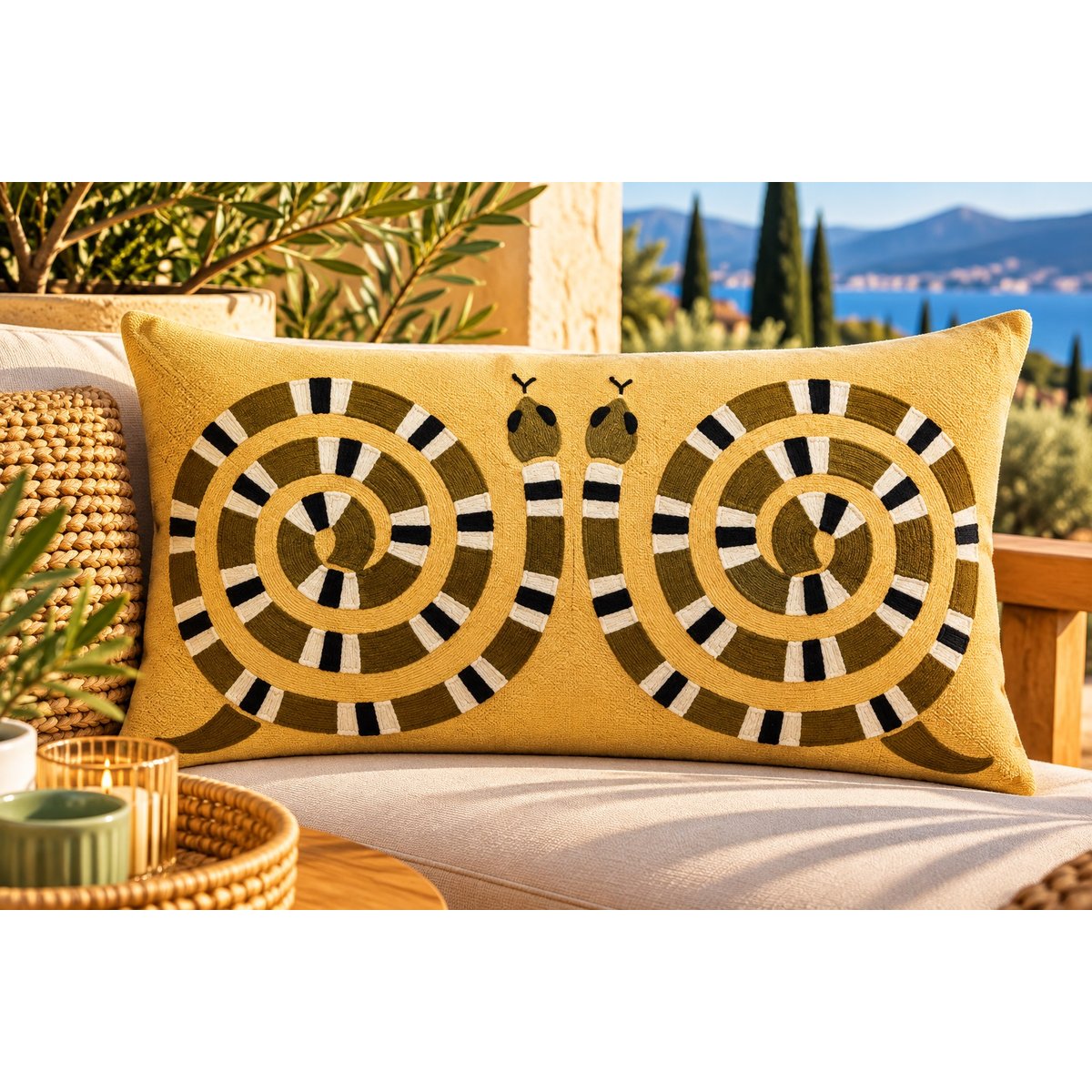 Coussin brodé Caresse Radieuse mangue, EDEN
