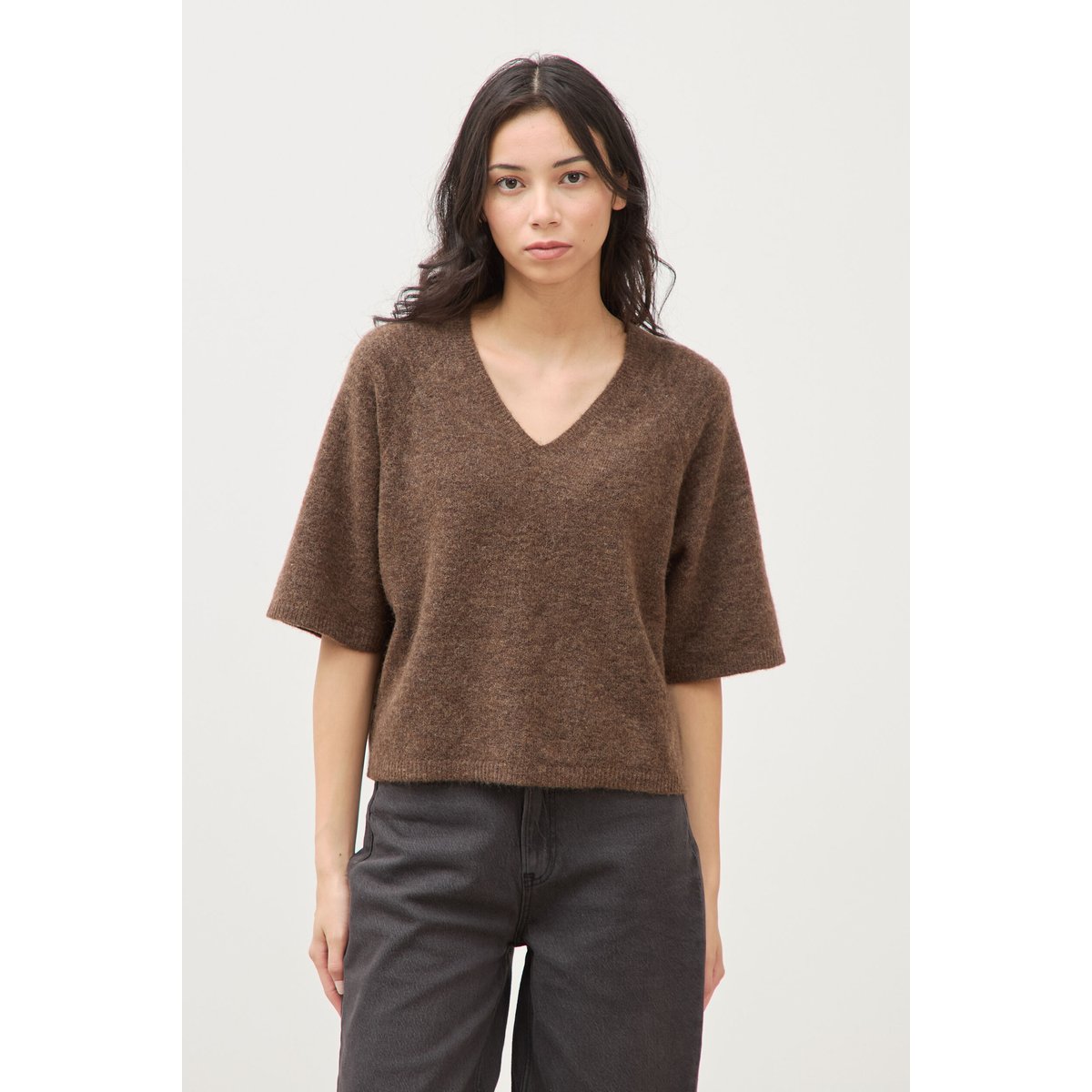 Pull droit court col v manches courtes marron, BONOBO